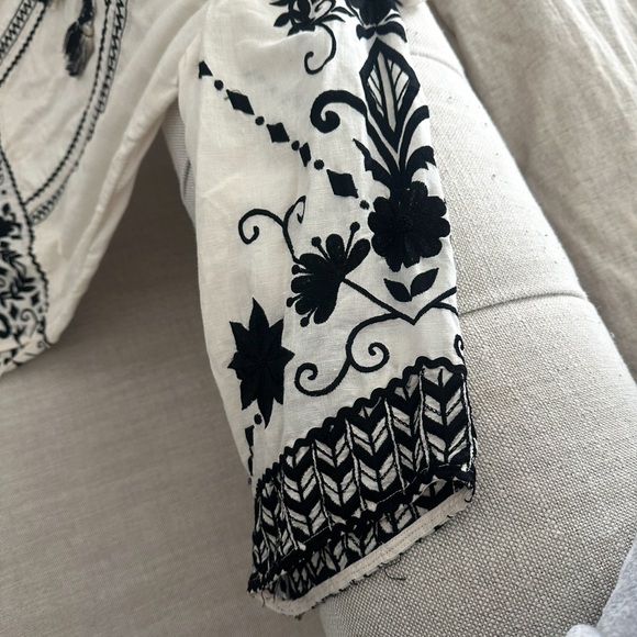 Chico’s Off White & Black Tassel Tie Embroidered Tunic Top Size 1 (Size 8 Med) - Picture 4 of 7